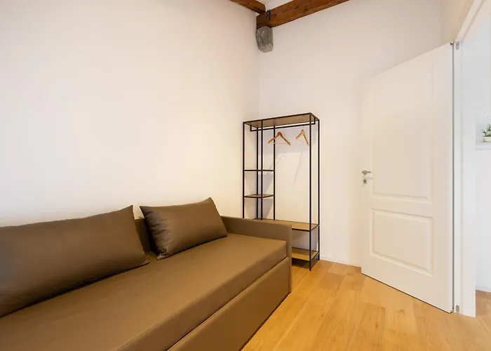 Via Ghiberti Stazione 50 * ترييستي